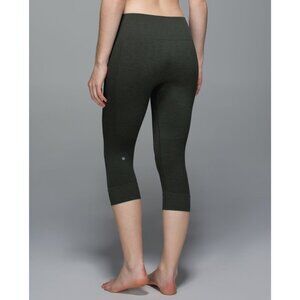 Lululemon Seamlessly Street Crop Capri Legging Green Women's 2 Athletic Yoga Gym